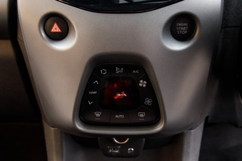 Toyota Aygo VVT-I X-CLUSIV X-SHIFT 31