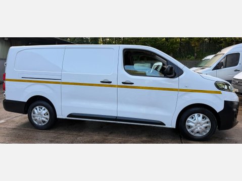 Vauxhall Vivaro 1.5 Turbo D 2900 Dynamic Panel Van 6dr Diesel Manual L2 H1 Euro 6 (s/s) (10 6