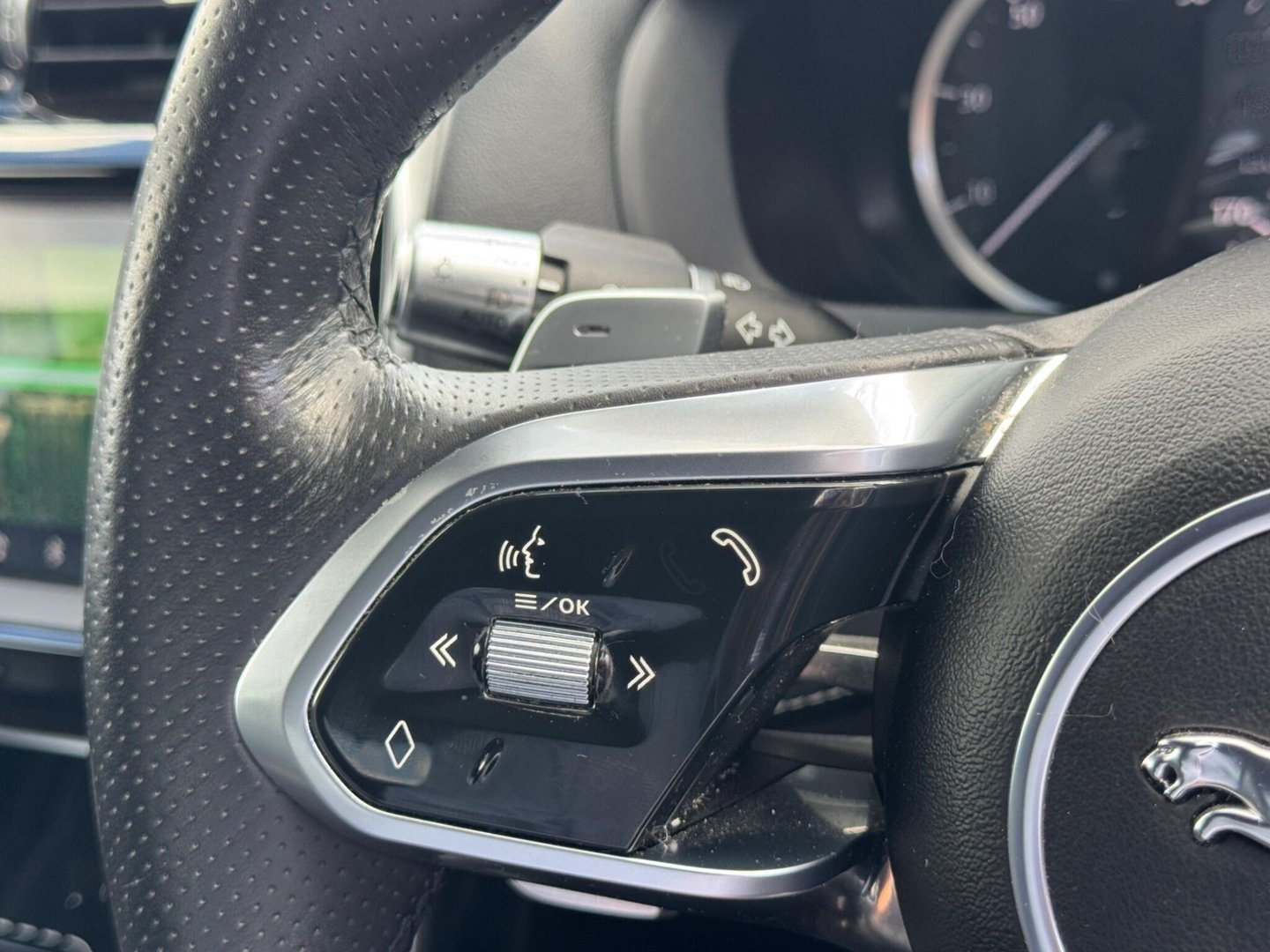 2019 Jaguar XE — image 32