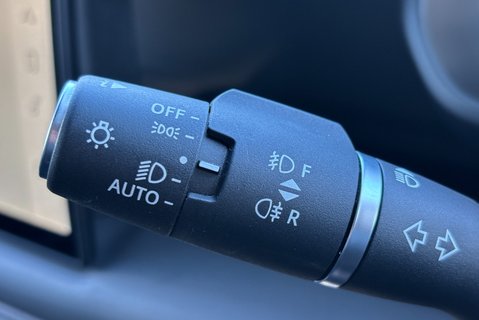 Land Rover Defender 90 D300 Hard Top X-Dynamic HSE - Air Suspension 29