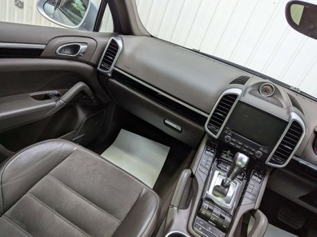 Porsche Cayenne 3.0 Cayenne D Platinum Edition V6 Tiptronic S A 4WD 5dr 44