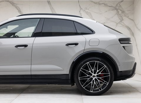 Porsche Macan Turbo Electric 44