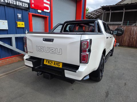 Isuzu D-Max V-CROSS DCB AUTO 8