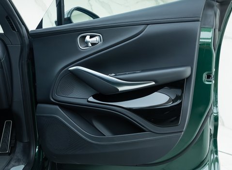 Aston Martin DBX 707 26