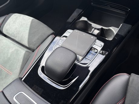 Mercedes-Benz A Class A 180 D AMG LINE PREMIUM PLUS 27