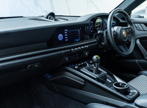 Porsche 911 GT3 Touring (992) 12