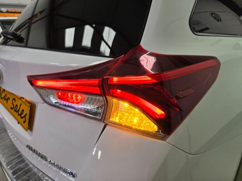 Toyota Auris 1.8 VVT-h Excel Touring Sports CVT Euro 6 (s/s) 5dr 54