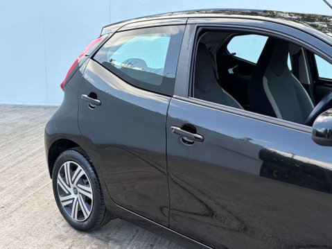 Toyota Aygo 1.0 Aygo X-Play TSS VVT-i 5dr 7
