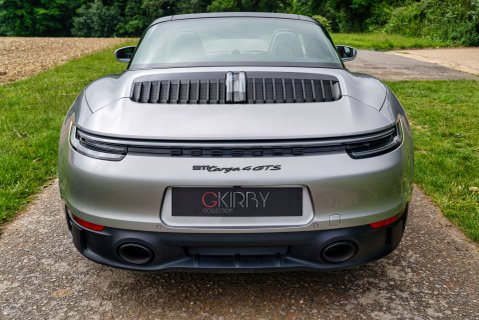 Porsche 911 Targa 4 GTS PDK 21