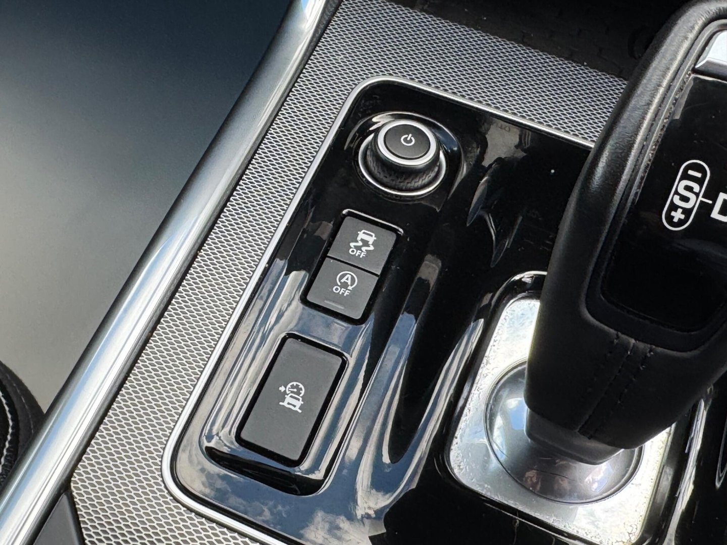 2019 Jaguar XE — image 28