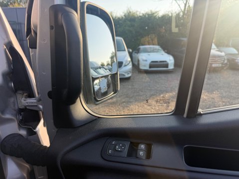 Mercedes-Benz Sprinter 2.0 319 CDI HD Premium Panel Van 5dr Diesel G-Tronic RWD L2 H2 Euro 6 (s/s) 15