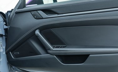 Porsche 911 GT3 Touring (992) 25