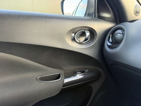 Nissan Juke 1.6 Juke N-Connecta CVT 5dr 22