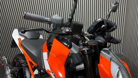 KTM Duke 2017 17K NEW MOT 125CC 15BHP NAKED BIKE 13