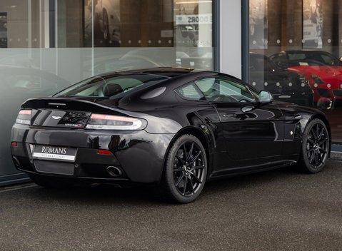 Aston Martin V12 Vantage S Coupe 3
