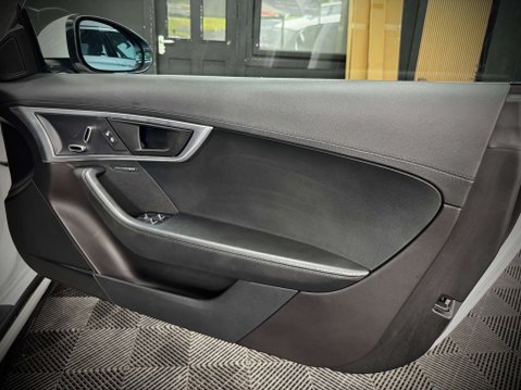 Jaguar F-Type 2.0 F-Type I4 R-Dynamic Auto 3dr 36