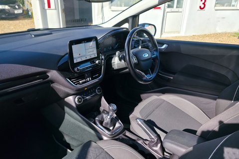 Ford Fiesta TITANIUM.. 1 PREVIOUS KEEPER.. 4 SERVICES.. STUNNING EXAMPLE 15