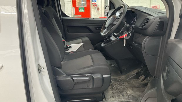 Vauxhall Vivaro SWB L1H1 Low Roof 2700 Air Con Sensors Cam EURO 6 9
