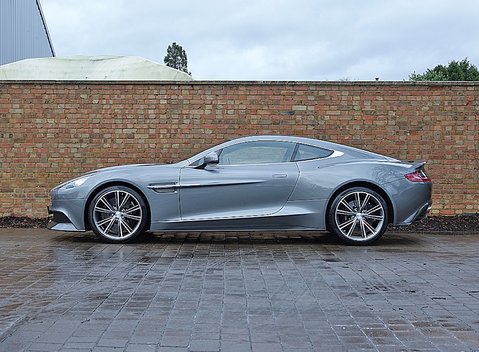 Aston Martin Vanquish 8