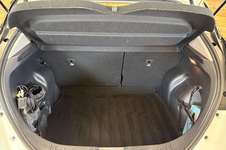 Nissan LEAF 40kWh N-Connecta Hatchback 5dr Electric Auto (150 ps) 60