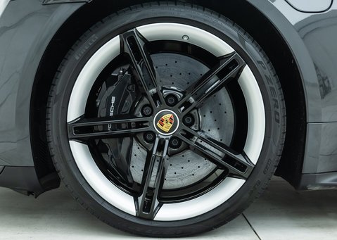 Porsche Taycan TURBO S 