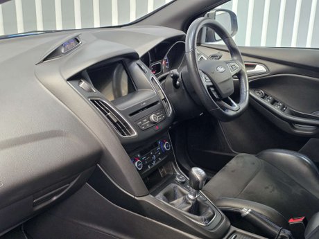 Ford Focus 2.3T EcoBoost RS Hatchback 5dr Petrol Manual AWD Euro 6 (s/s) (350 ps) 8