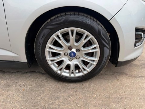 Ford Grand C-Max 1.6 TDCi Titanium Euro 5 5dr 23
