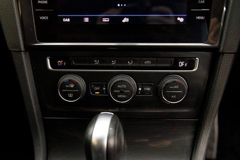 Volkswagen Golf E-GOLF 34