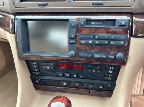 BMW 7 Series 4.4 740i 4dr 29