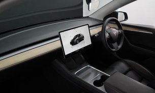 Tesla Model Y LONG RANGE AWD Comfort Suspension GROK AI Adaptive LEDs One Owner VAT Q 19