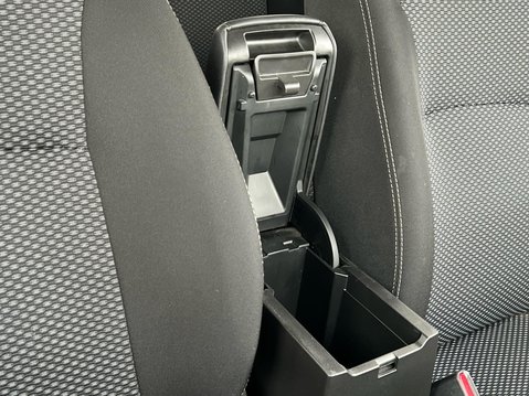 Suzuki Vitara SZ-T BOOSTERJET MHEV 26