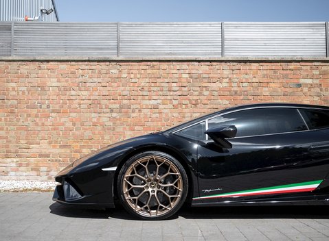 Lamborghini Huracan LP640-4 Performante 24