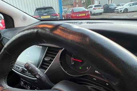 Vauxhall Crossland ELITE NAV AUTOMATIC - REVERSE CAMERA - APPLE CAR PLAY - 12 MONTHS MOT  52