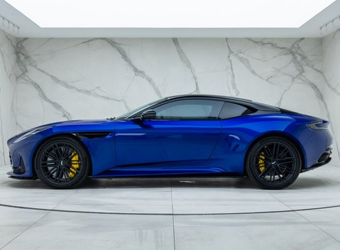 Aston Martin DB12 V8 5