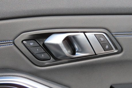 BMW 3 Series 3.0 M340d MHT Saloon 4dr Diesel Hybrid Auto xDrive Euro 6 (s/s) (340 ps) 16