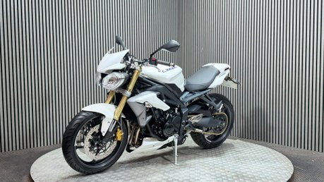 Triumph Street Triple 2013 ONLY 13K STUNNING EXAMPLE NEW MOT WARRANTY 6
