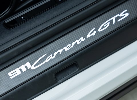 Porsche 911 Carrera 4 GTS (992) 28