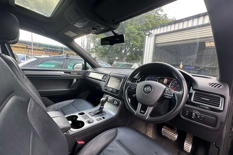 Volkswagen Touareg 3.0 TDI V6 BlueMotion Tech R-Line SUV 5dr Diesel Tiptronic 4WD Euro 6 (s/s) 15