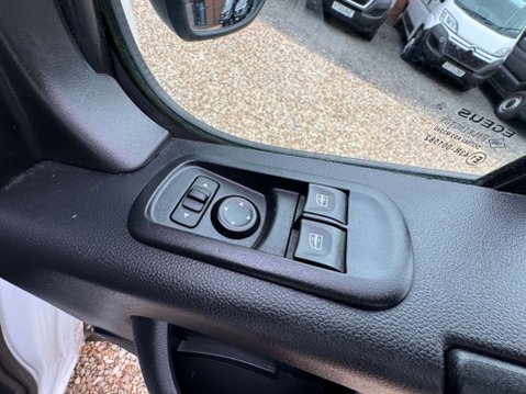 Nissan NV400 2.3 NV400 Tekna dCi 26