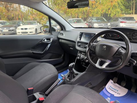 Peugeot 208 1.2 PureTech Black Edition Euro 6 3dr 10