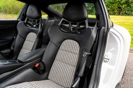 Porsche 911 GT3 TOURING. HOUNDSTOOTH. CARBON INT. PCCBS. LIFT. S/CHRONO. 9