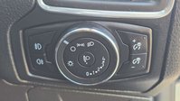 Ford Focus 1.6 Zetec Navigator Hatchback 5dr Petrol Powershift Euro 5 (125 ps) 28