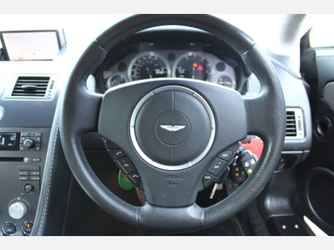 Aston Martin Vantage V8 14
