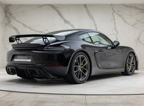 Porsche Cayman GT4 (718) 6