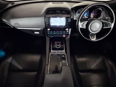 Jaguar F-Pace R-SPORT AWD 12