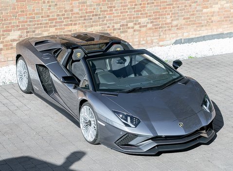 Lamborghini Aventador S LP740-4 Roadster 10