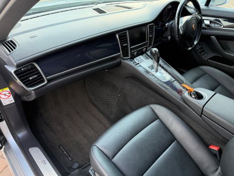 Porsche Panamera 3.0D V6 TiptronicS Euro 5 (s/s) 5dr 44