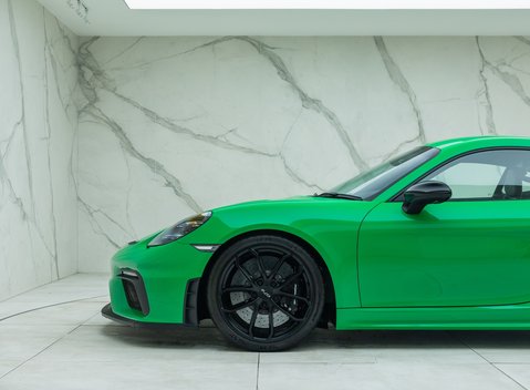 Porsche Cayman GT4 (718) 36