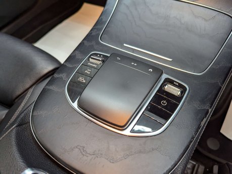 Mercedes-Benz E Class 2.0 E 300 AMG Line de Auto 4dr 83