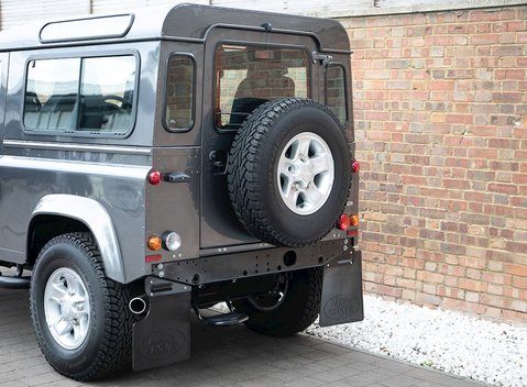Land Rover Defender 90 TD XS Station Wagon 24